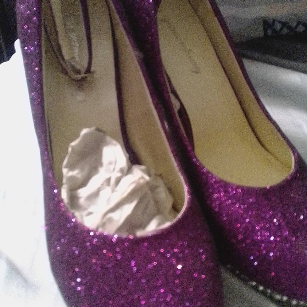 SOLD---New Rhinestone Shoes - Picture 3 of 3